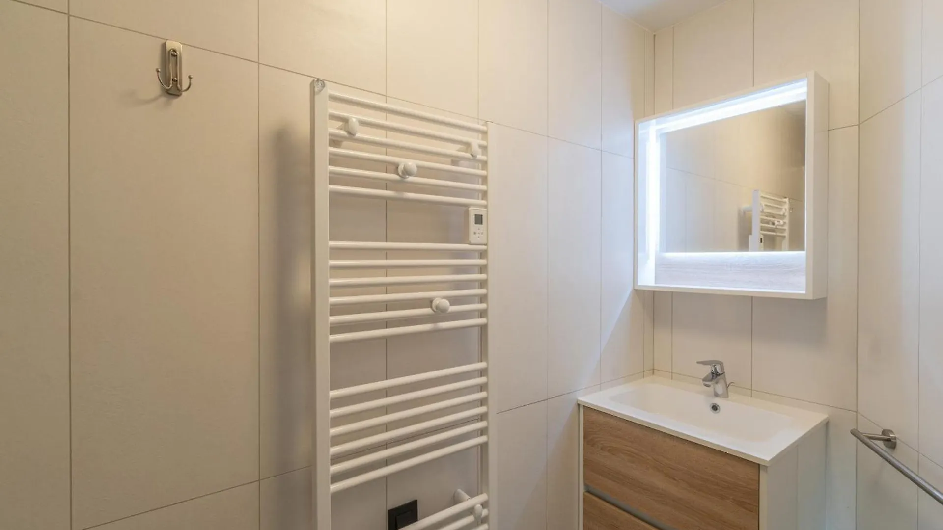 Superbe Appart 6 Chambres A Courchevel Avec Balcon, Casiers A Ski Et Parking - Fr-1-563-116